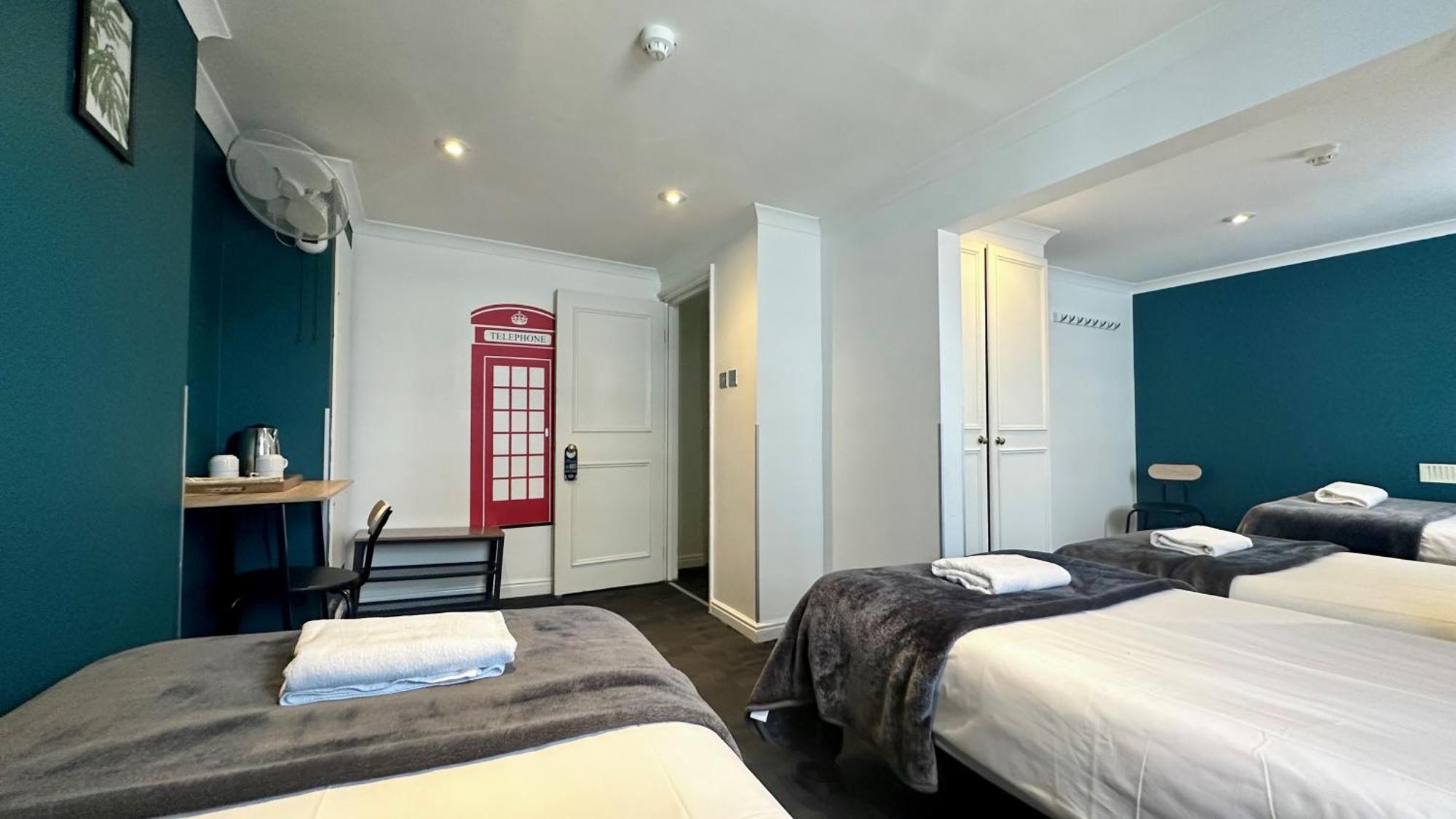 Smart Hyde Park View Hostel London Room photo