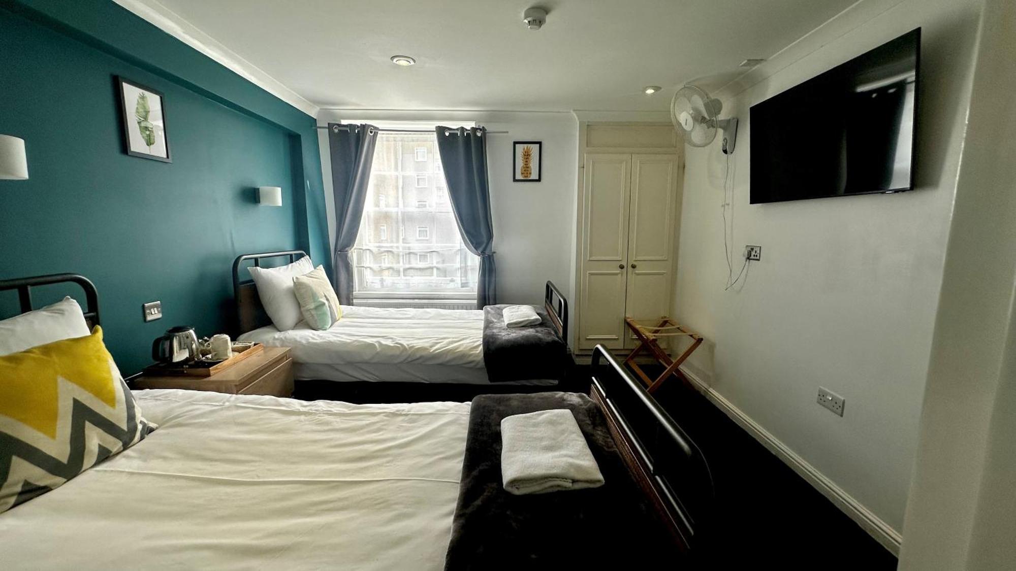 Smart Hyde Park View Hostel London Room photo